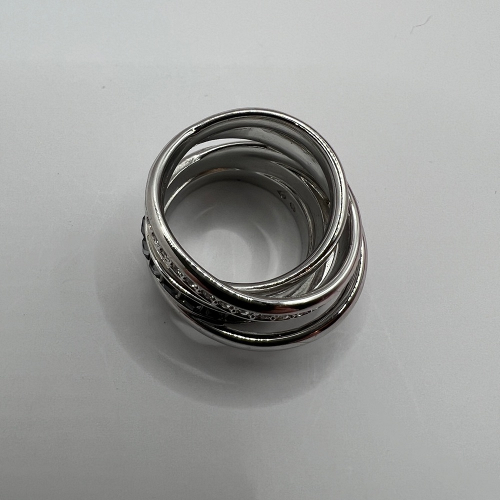Ring - Picture 3 of 5
